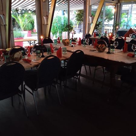 Hotel Restaurant Le Chanel Villieu Bagian luar foto