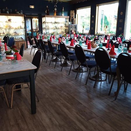 Hotel Restaurant Le Chanel Villieu Bagian luar foto