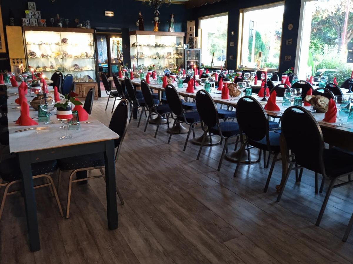 Hotel Restaurant Le Chanel Villieu Bagian luar foto