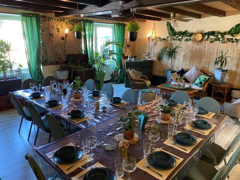 Hotel Restaurant Le Chanel Villieu Bagian luar foto