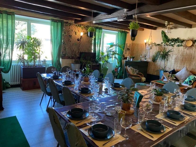 Hotel Restaurant Le Chanel Villieu Bagian luar foto