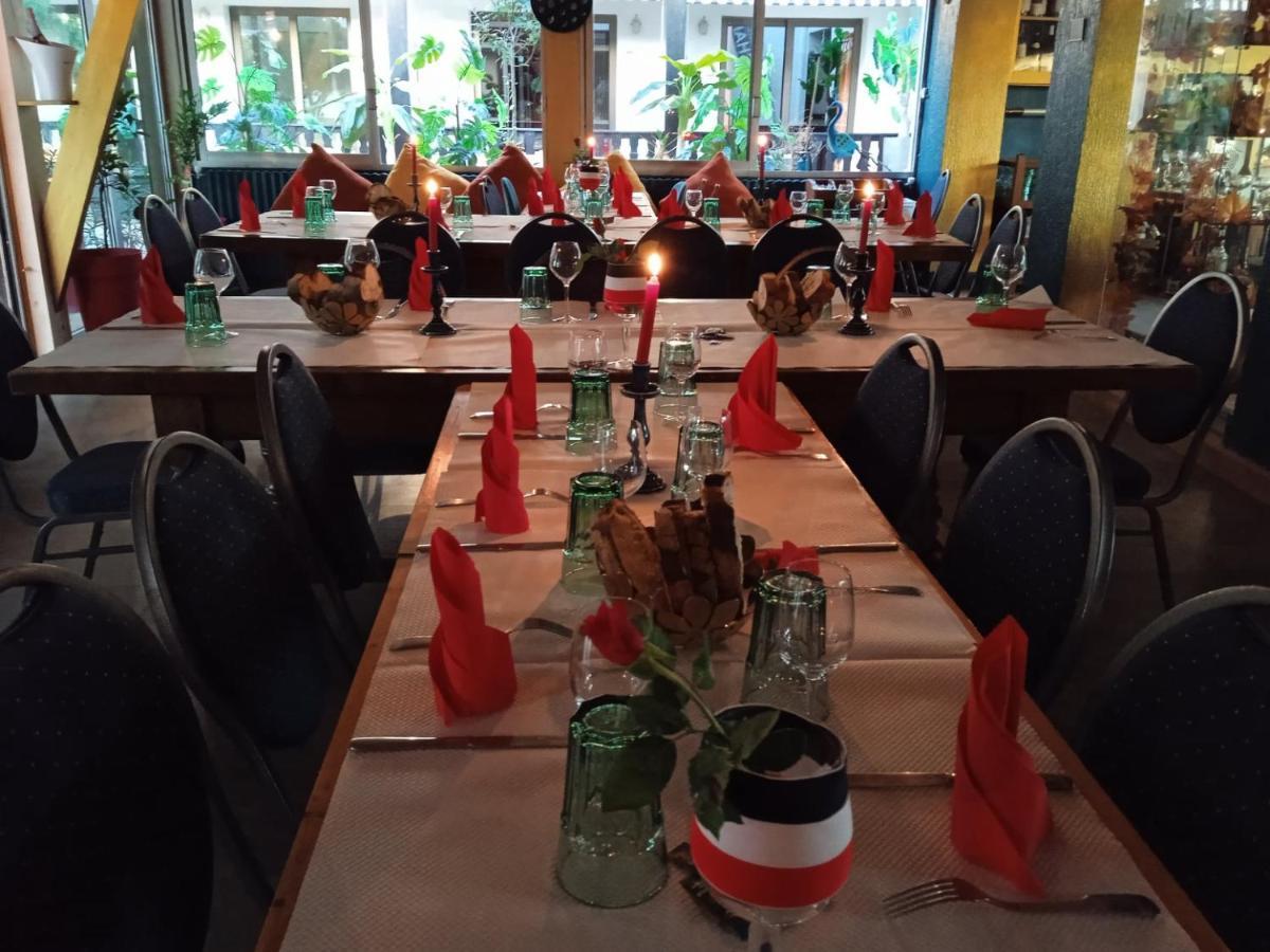 Hotel Restaurant Le Chanel Villieu Bagian luar foto
