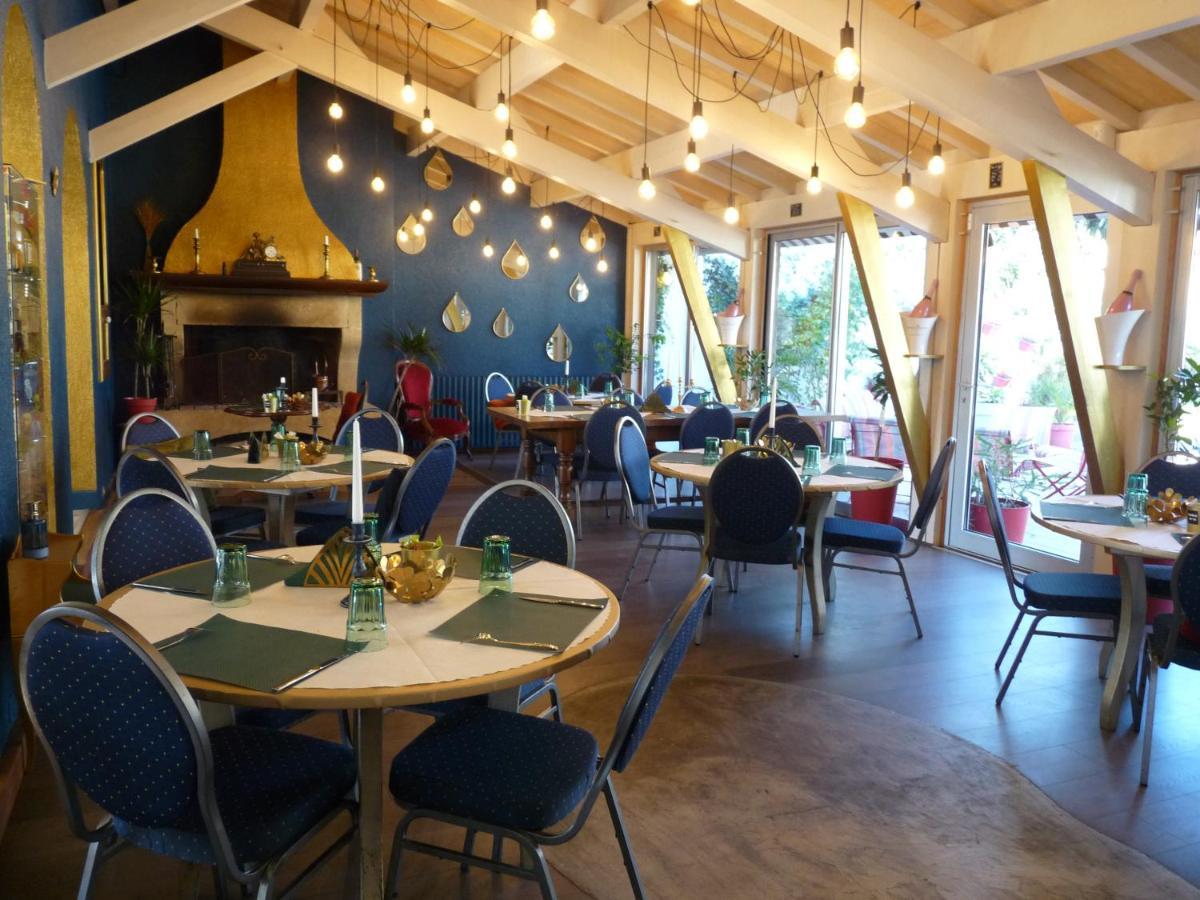 Hotel Restaurant Le Chanel Villieu Bagian luar foto