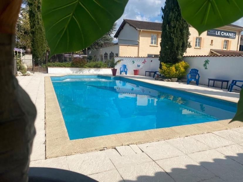 Hotel Restaurant Le Chanel Villieu Bagian luar foto