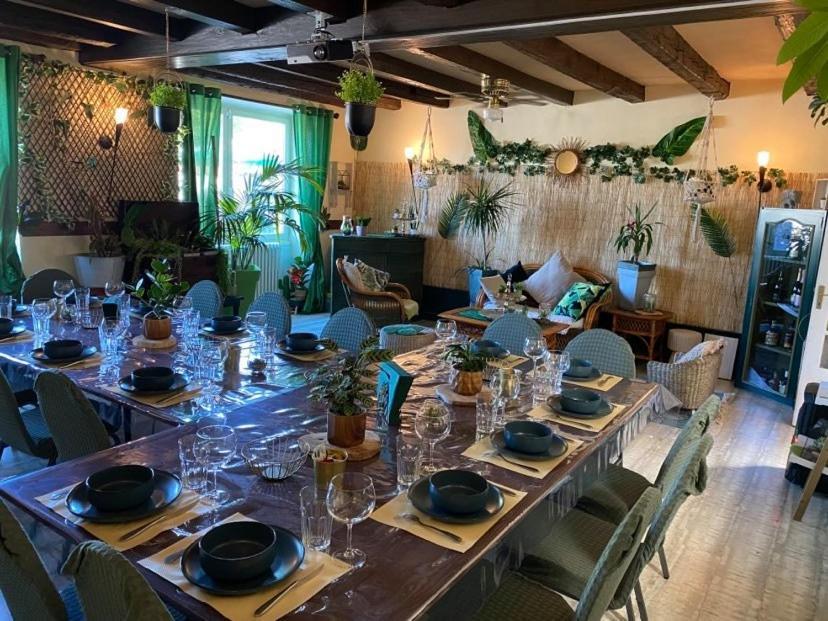 Hotel Restaurant Le Chanel Villieu Bagian luar foto